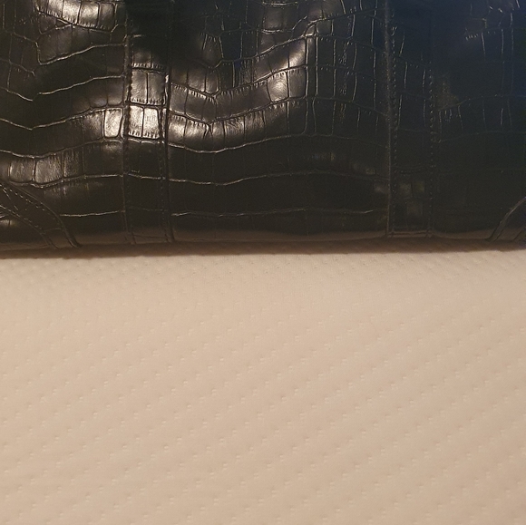 Beautiful leather Prada bag. This bag is a copy. - Picture 4 of 5